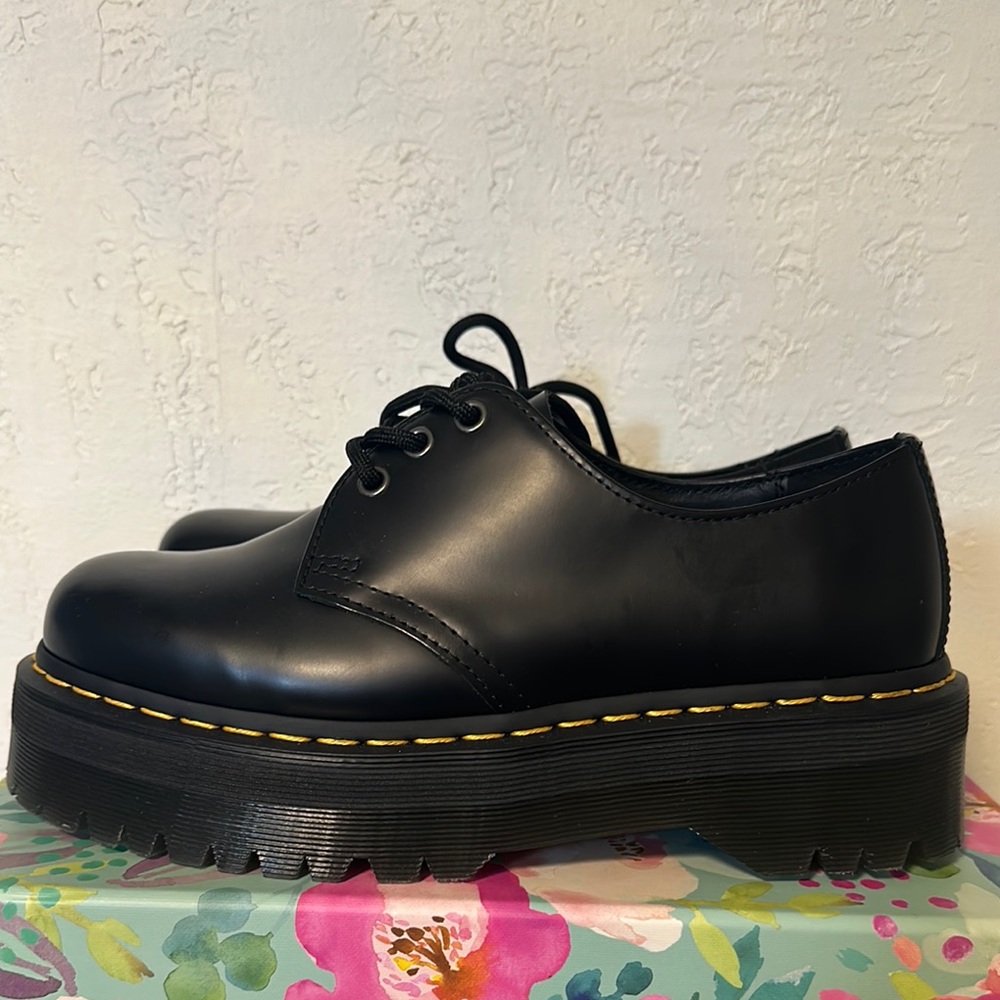 Dr. Martens 8053 LEATHER PLATFORM CASUAL SHOES